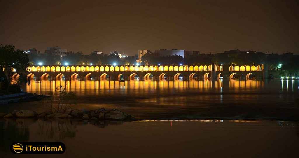سی‌ وسه‌ پل یا پل الله وردی خان یکی از پل های تاریخی استان اصفهان یادگار دوران صفویه