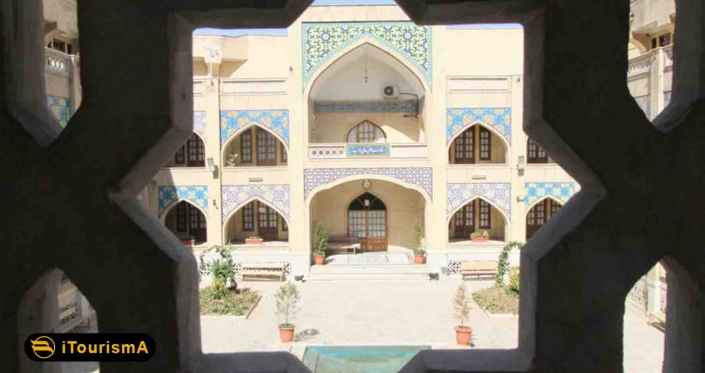 مدرسه نواب بنایی مربوط به دوران صفوی در مشهد است که سازه ای نوآورانه دارد